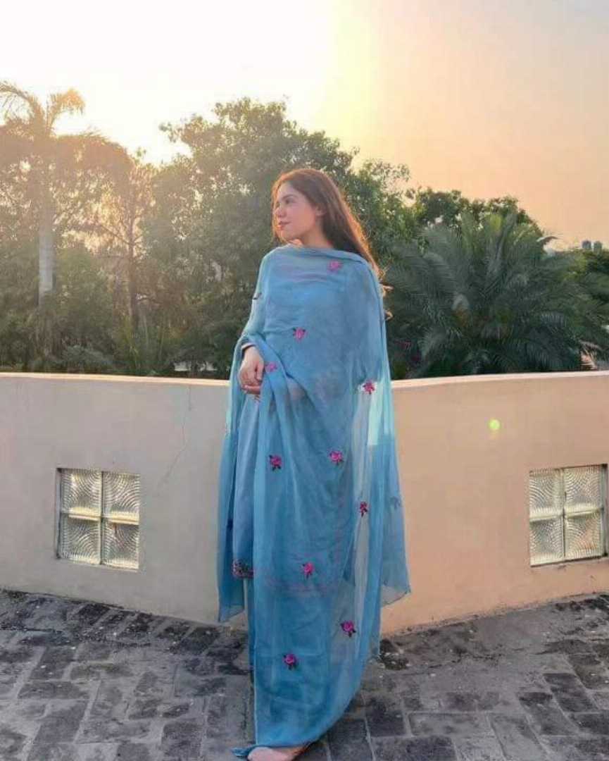 The,MakhMoor,Slitted,Anarkali,Suit,Set