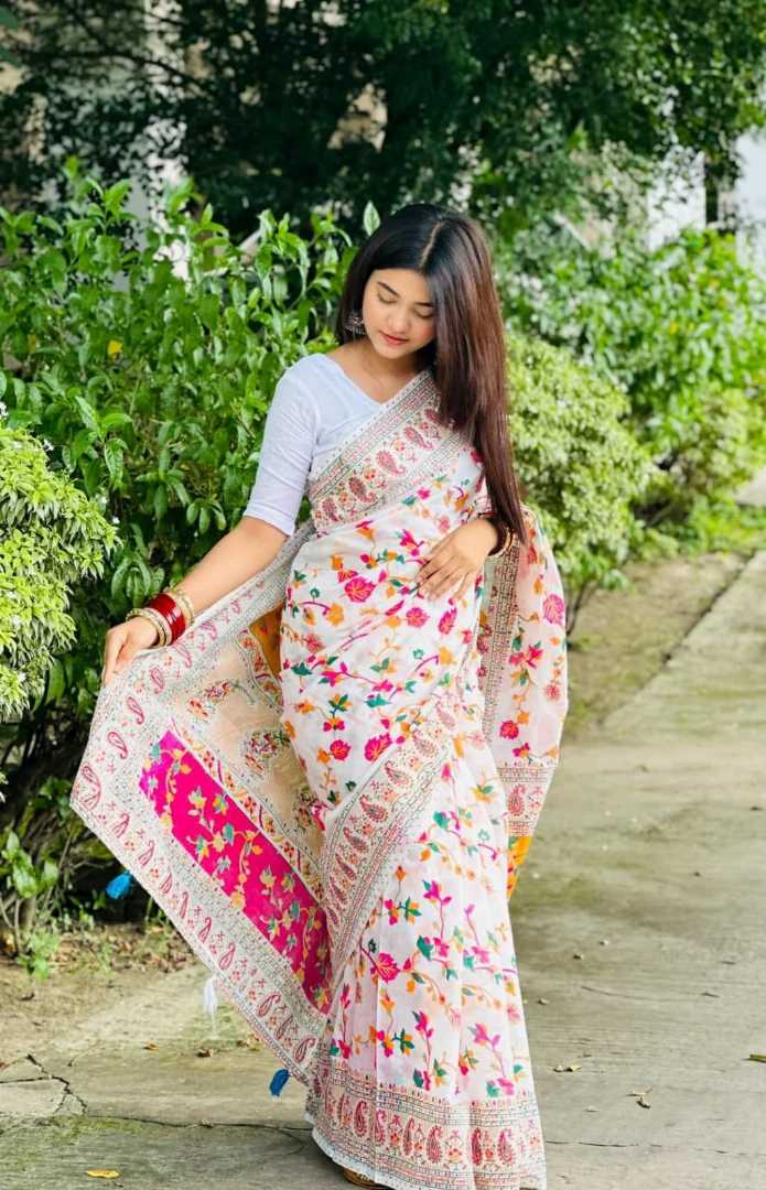 হাফ,সিল্ক,জামদানী,শাড়ী,সাথে,ব্লাউজ।