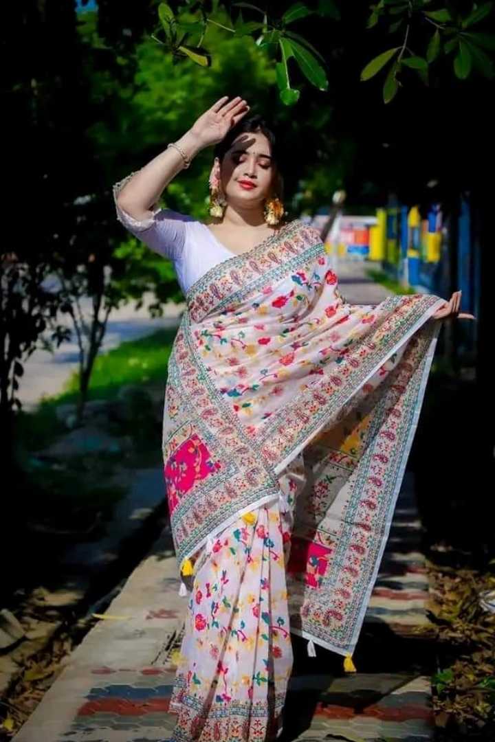 হাফ,সিল্ক,জামদানী,শাড়ী,সাথে,ব্লাউজ।