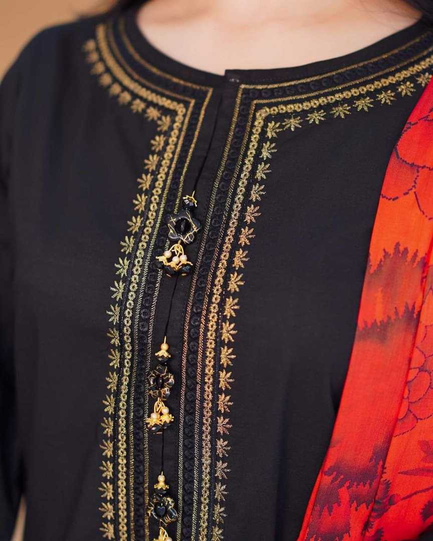 The,MakhMoor,Black,Slitted,Lakhno,Embroidery,Suit,Set