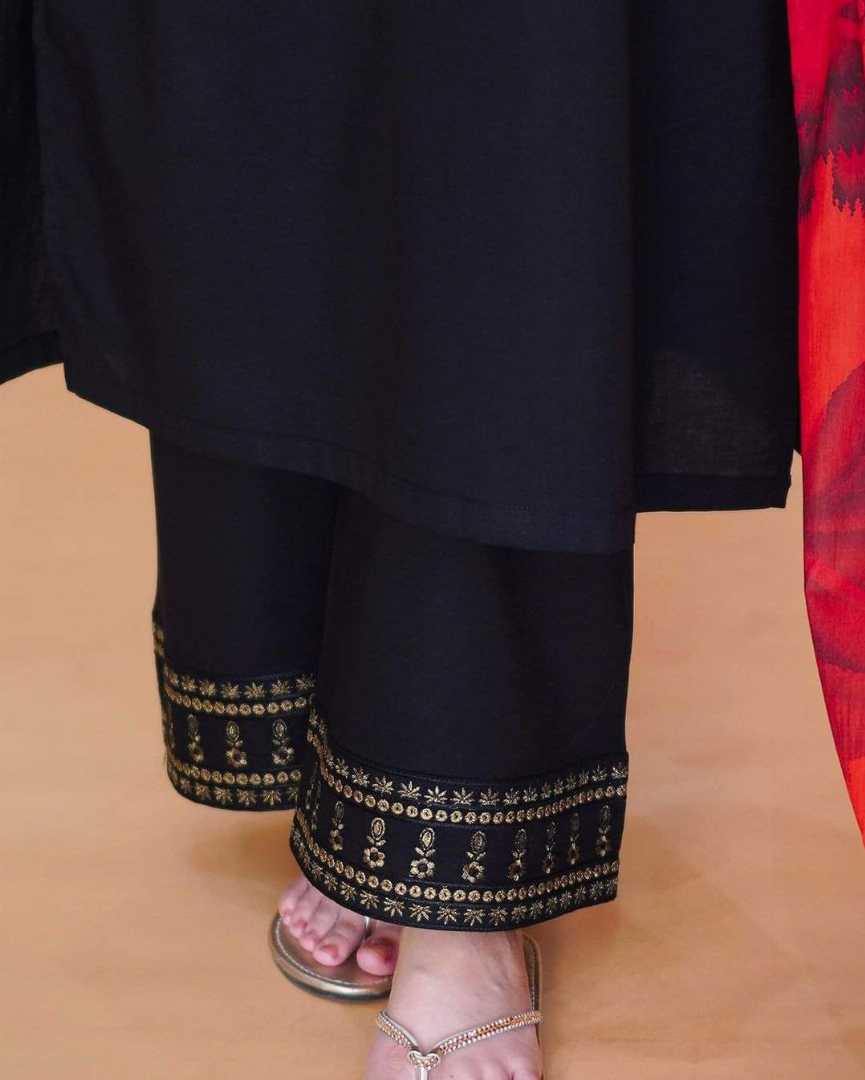 The,MakhMoor,Black,Slitted,Lakhno,Embroidery,Suit,Set