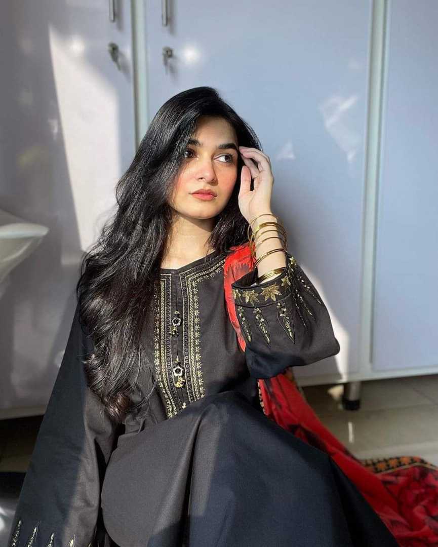 The,MakhMoor,Black,Slitted,Lakhno,Embroidery,Suit,Set