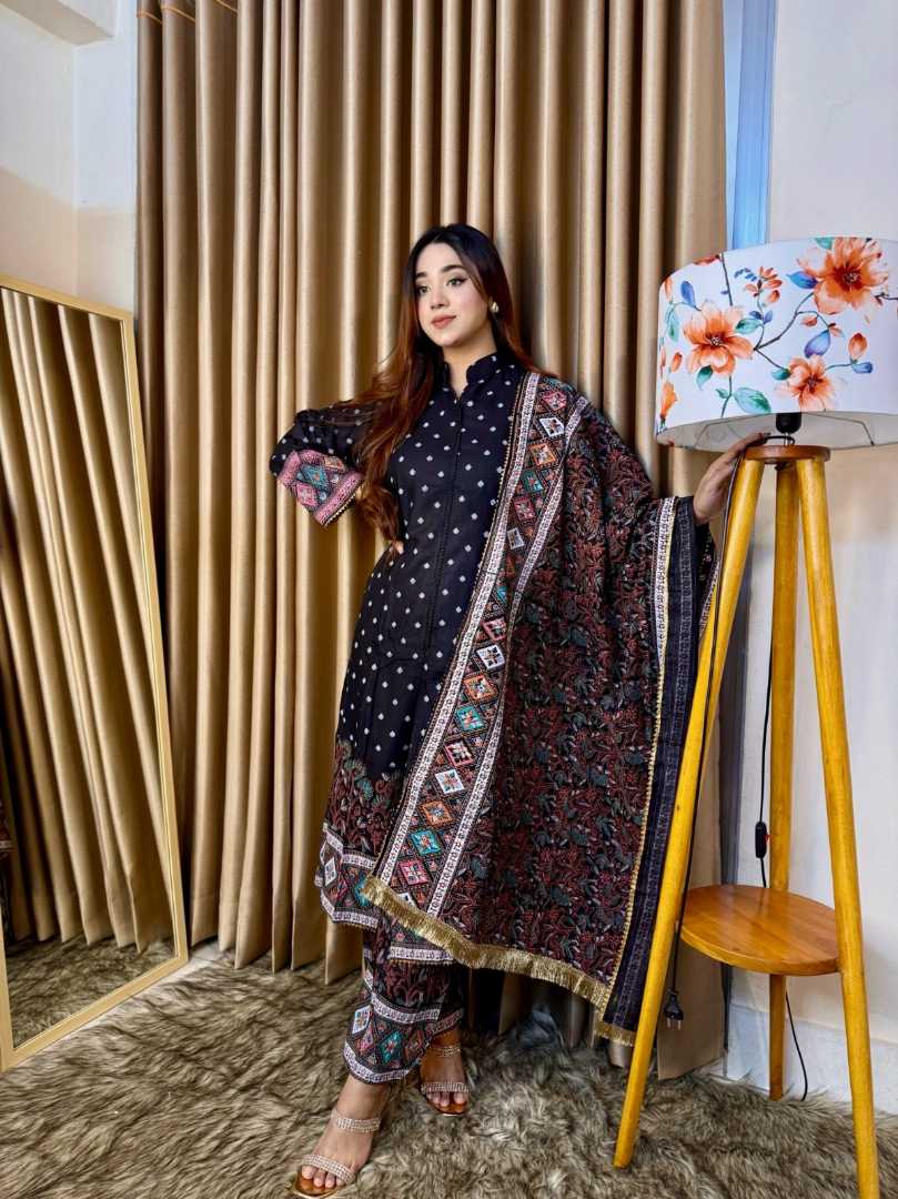 The,MakhMoor,Black,Slitted,Anarkali,Suit,Set