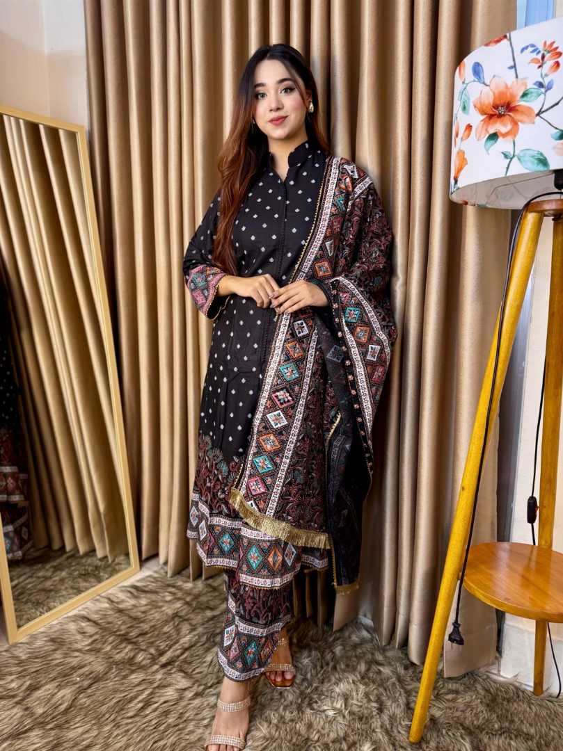 The,MakhMoor,Black,Slitted,Anarkali,Suit,Set